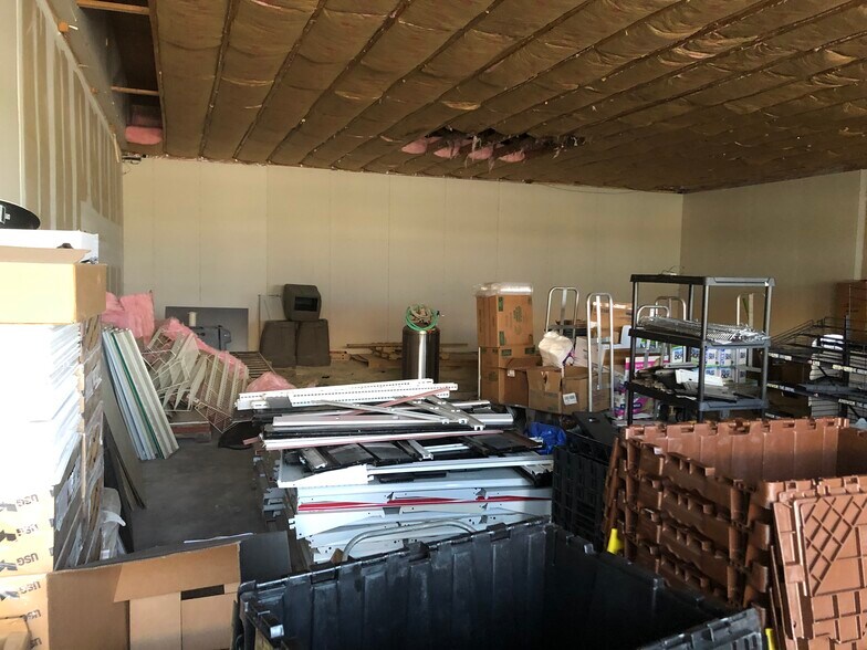 More Photos Of 1910 W Reynolds St, Pontiac General Retail For Lease