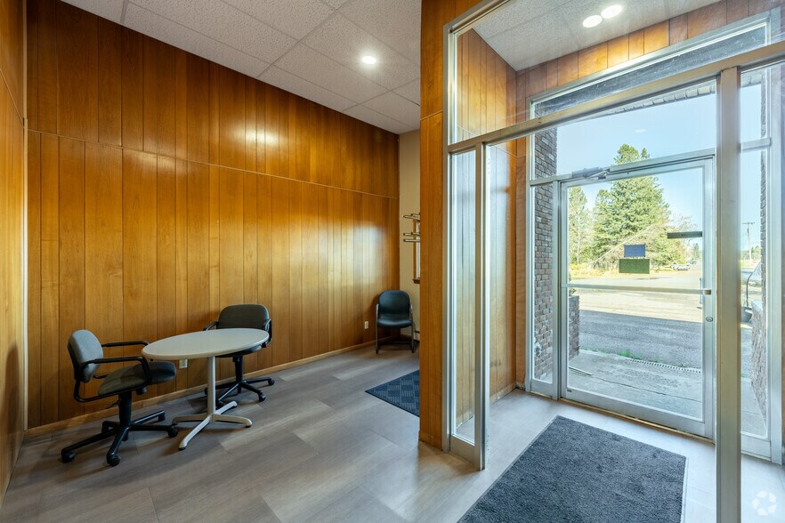 More Photos Of 236 S 2nd St, Butternut Distribution For Sale