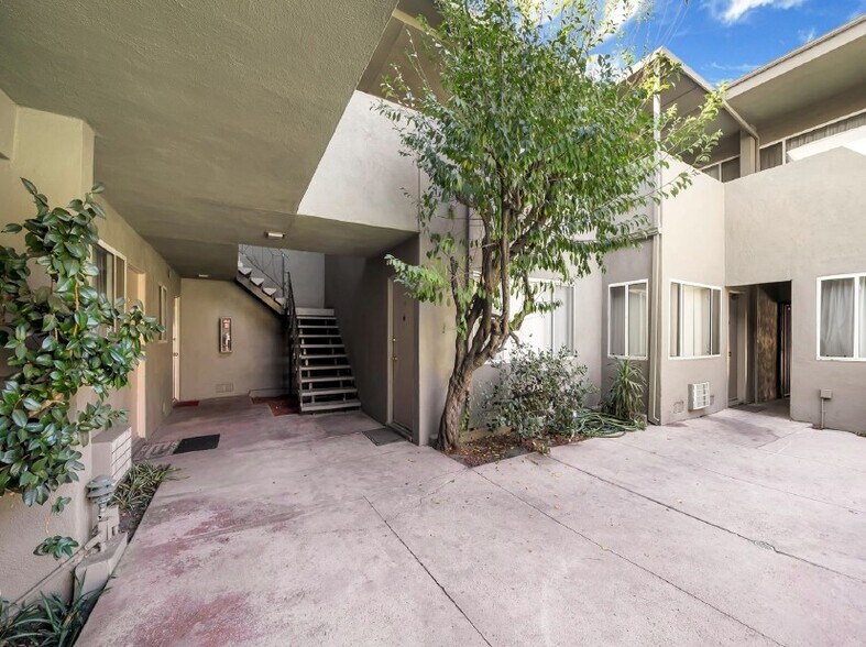 More Photos Of 6911 Haskell Ave, Van Nuys Apartments For Sale
