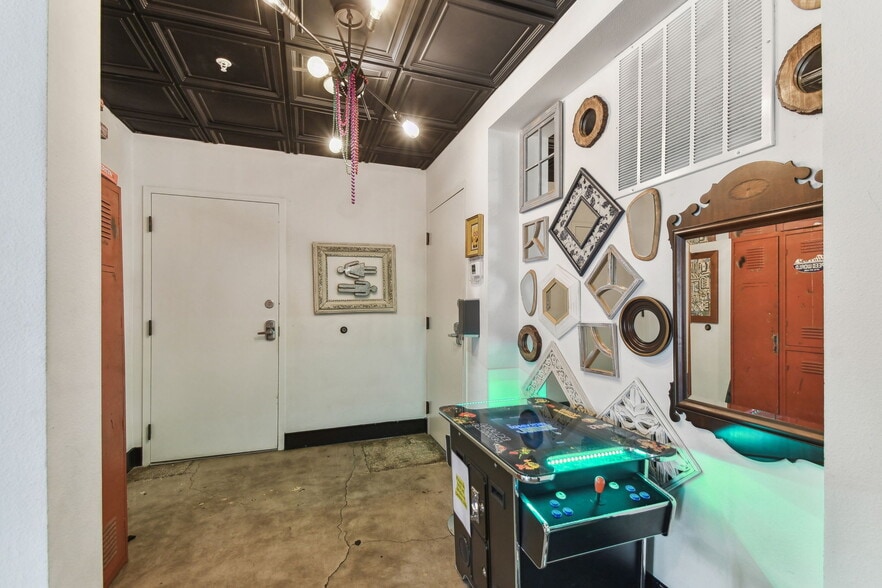 More Photos Of 1919-1925 E 6th Ave, Tampa Office For Sale