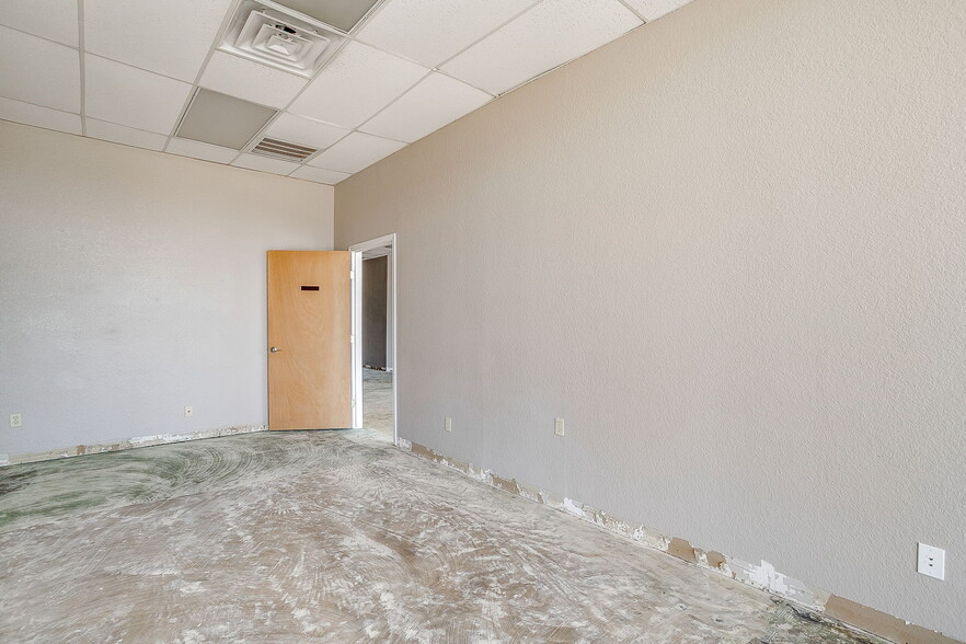 More Photos Of 401 S Jim Wright Fwy, Fort Worth Unknown For Lease