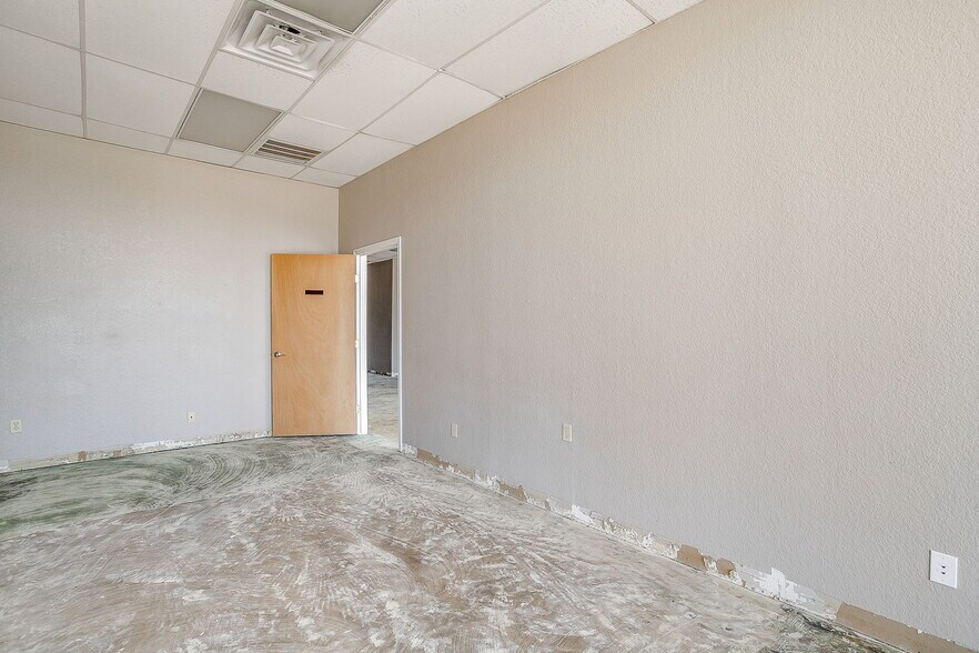 More Photos Of 401 S Jim Wright Fwy, Fort Worth Unknown For Lease