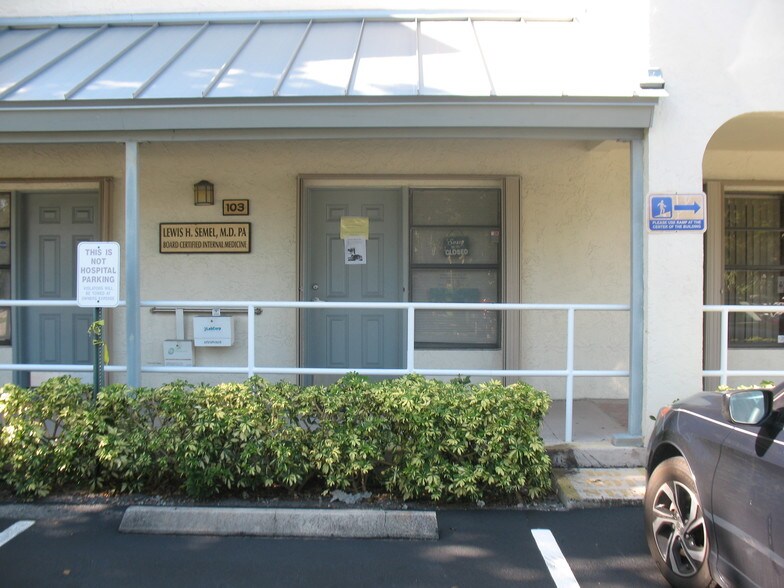More Photos Of 801 Meadows Rd, Boca Raton Medical For Lease