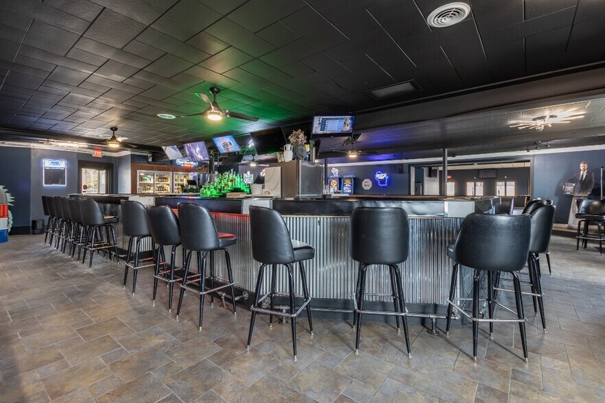 More Photos Of 740 Washington St, Wausau Bar For Sale