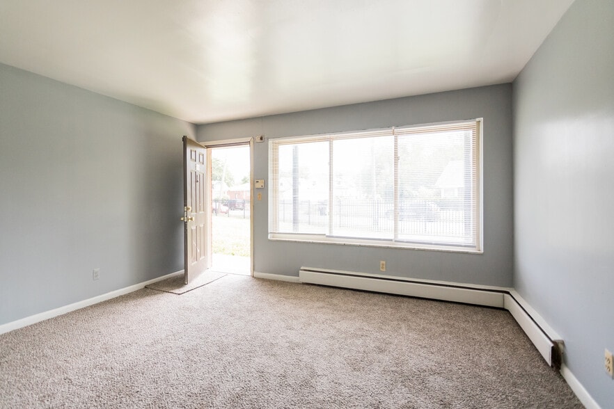 More Photos Of 9441 Queen St, Detroit Multifamily For Sale