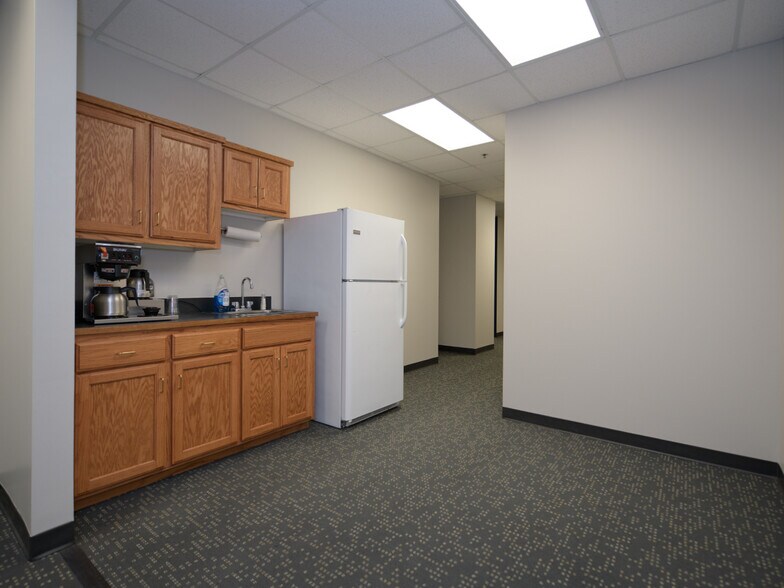 More Photos Of 5005 S 153rd St, Omaha Office For Sale