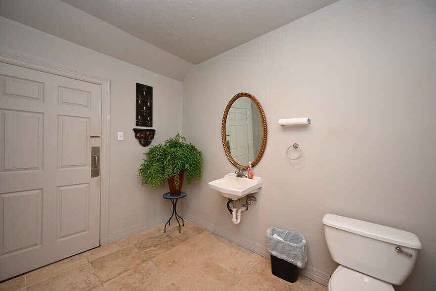 More Photos Of 805 12th St, Hempstead Office Residential For Sale