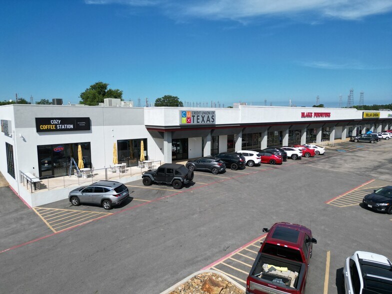 More Photos Of 102-110 Midtown Dr, Kilgore General Retail For Lease