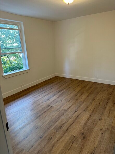More Photos Of 1026 Greenslake Rd, East Ridge Apartments For Sale