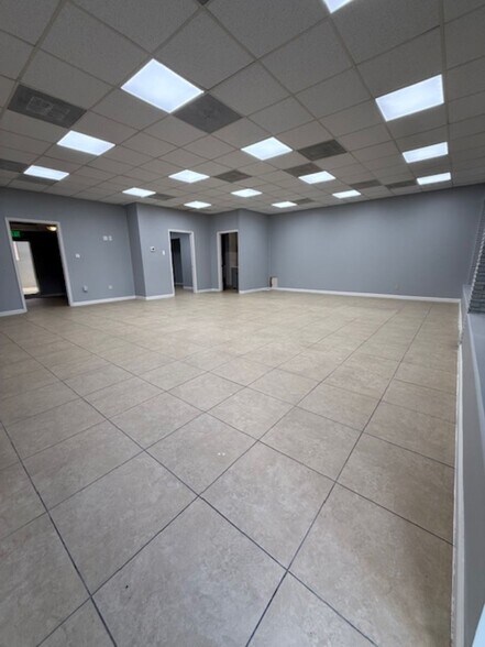 More Photos Of 401-415 Edgebrook Dr, Houston Unknown For Lease