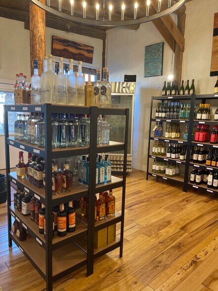 More Photos Of 680 S Highway 191, Bluff Storefront For Sale
