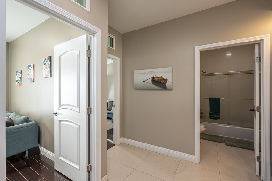 More Photos Of 4741 Point Loma Ave, San Diego Storefront Retail Residential For Sale