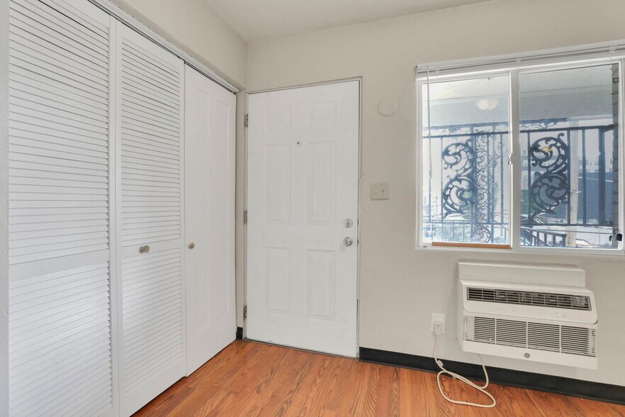 More Photos Of 27 W 8th Ave, Columbus Apartments For Sale