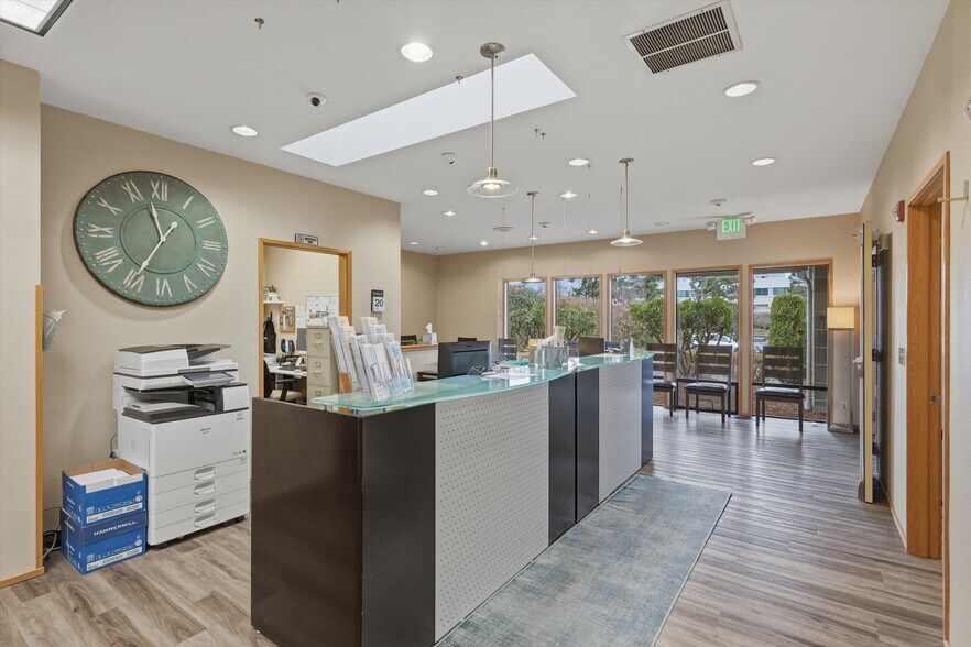More Photos Of 3010 Squalicum Pky, Bellingham Office For Sale
