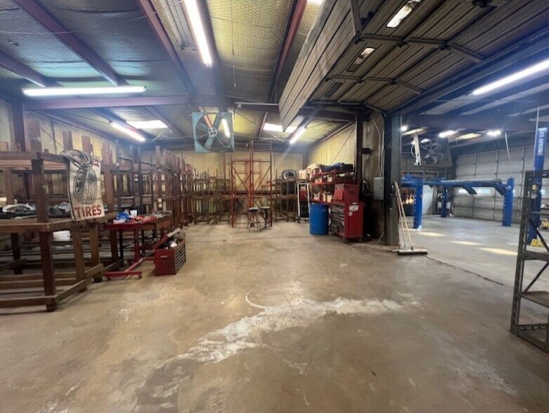 More Photos Of 1914 Cypress St, West Monroe Service For Sale