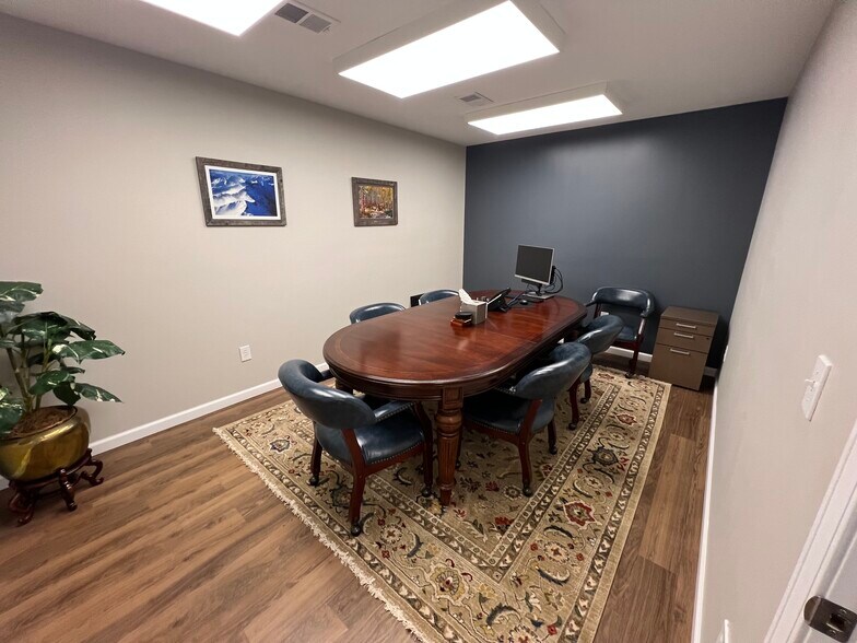 More Photos Of 1522 Oakhurst Dr, Charleston Office For Sale