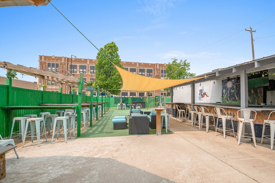 More Photos Of 201 S Broadway, Green Bay Restaurant For Sale