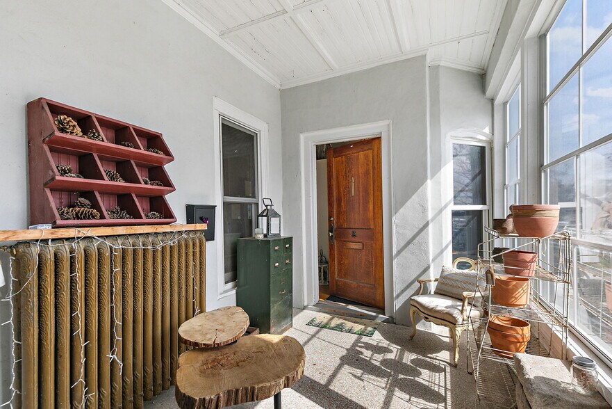 More Photos Of 303 N Main St, Elburn General Retail For Sale