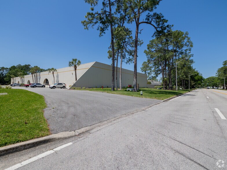More Photos Of 7970 Bayberry Rd, Jacksonville Warehouse For Lease