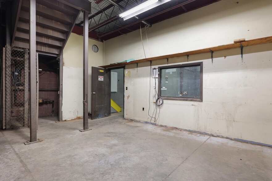 More Photos Of 49 W Ferris St, East Brunswick Truck Terminal For Lease