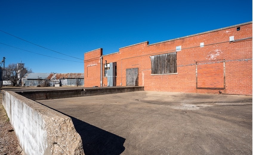 More Photos Of 227 S Philadelphia Ave, Shawnee Warehouse For Sale