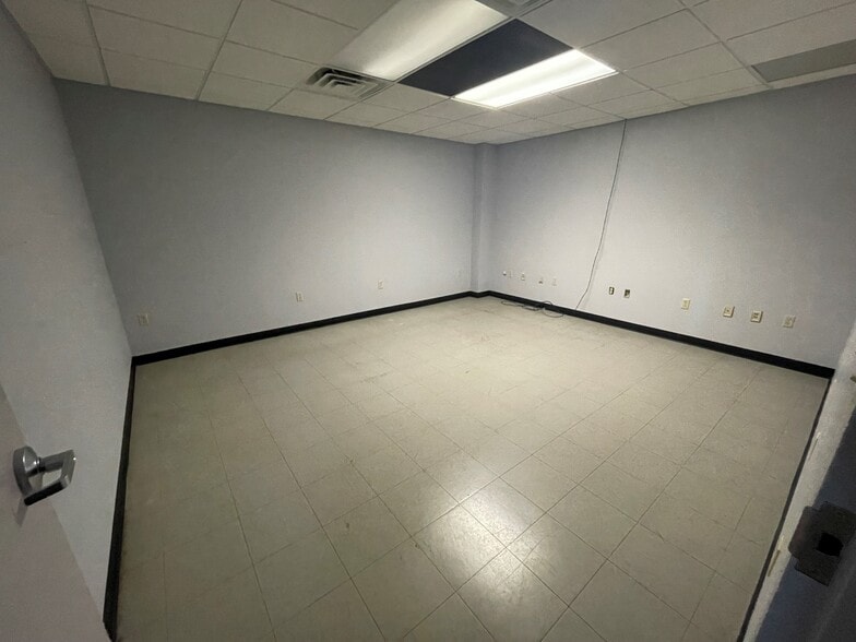 More Photos Of 2345 Bernville Rd, Reading Office For Lease