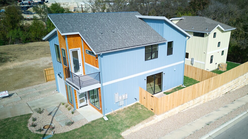 More Photos Of 2608 Bristol Dr, Austin Multifamily For Sale
