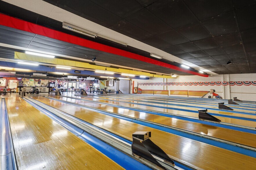 More Photos Of 420 Main St, Colusa Bowling Alley For Sale
