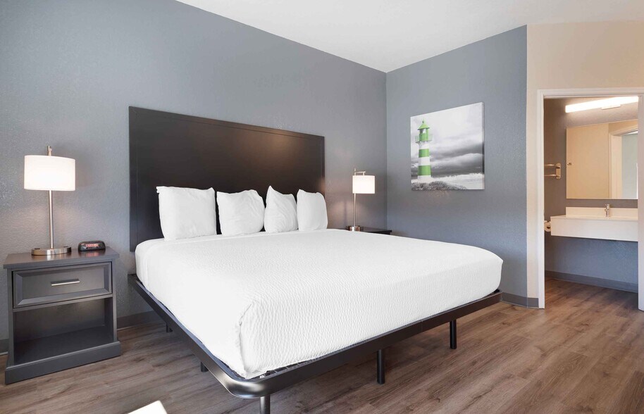 More Photos Of 7212 Eastpoint Blvd, Baytown Hotel For Sale