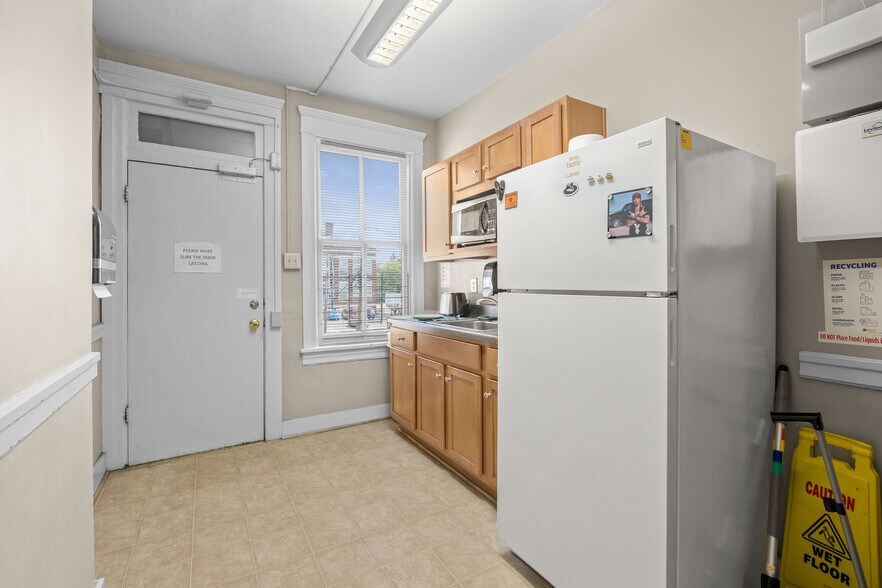 More Photos Of 1312 W Main St, Richmond Office For Lease