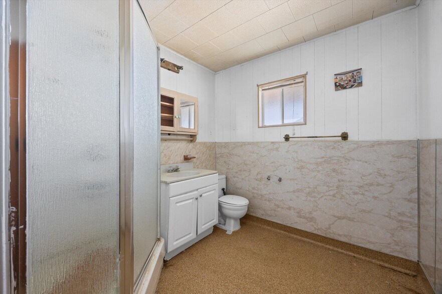 More Photos Of 523-529 Kristin st, Taft Flex For Sale