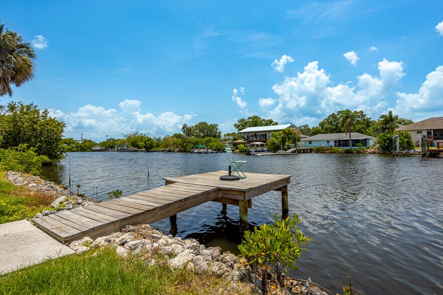 More Photos Of 8820 Rocky Creek Dr, Tampa Apartments For Sale