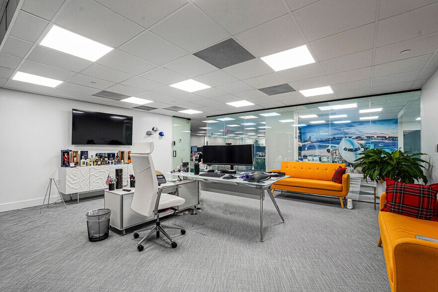 More Photos Of 1110 Brickell Ave, Miami Office For Sale