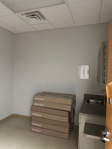 More Photos Of 19101 E Valley View Pky, Independence Medical For Sale