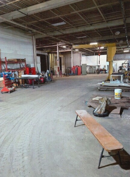 More Photos Of 103 N 12 St, Gladstone Warehouse For Sale