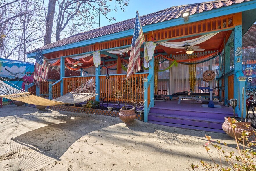 More Photos Of 39 Capen St, Hartford Multifamily For Sale