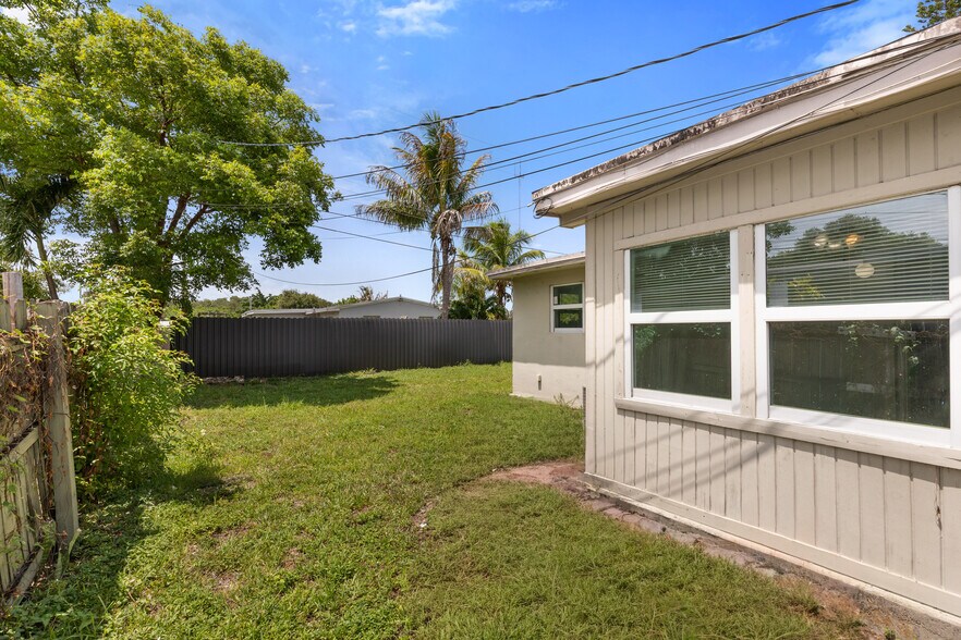 More Photos Of 5521 SW 34th St, Pembroke Park Multifamily For Sale