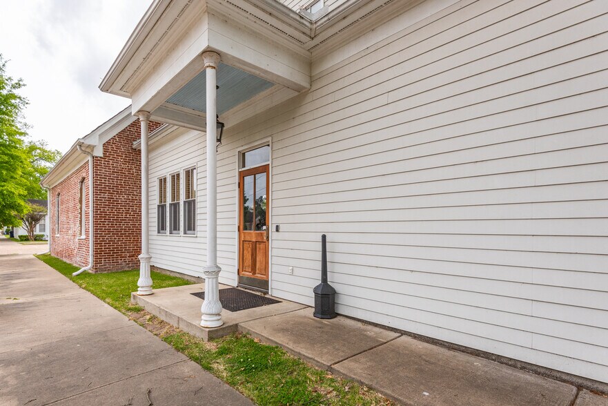 More Photos Of 987 Harris St, Tunica Office For Sale