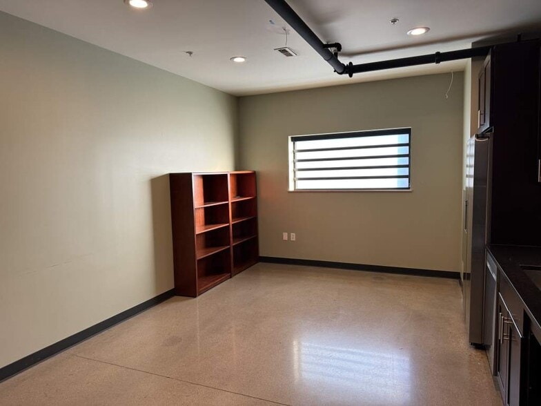 More Photos Of 3000 Airport Dr, Erie Light Manufacturing For Sale