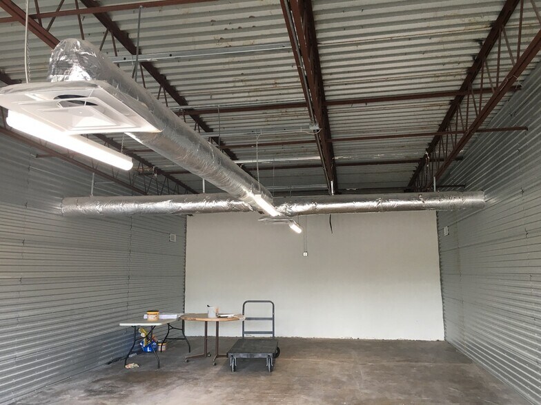 More Photos Of 726 Indiana Ave, Englewood Warehouse For Lease