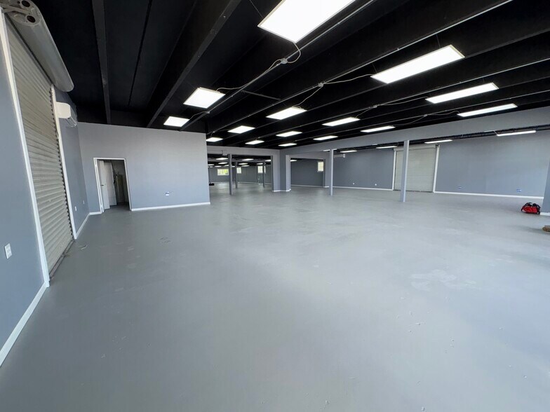 More Photos Of 1346 Gandy St, Jacksonville Showroom For Lease