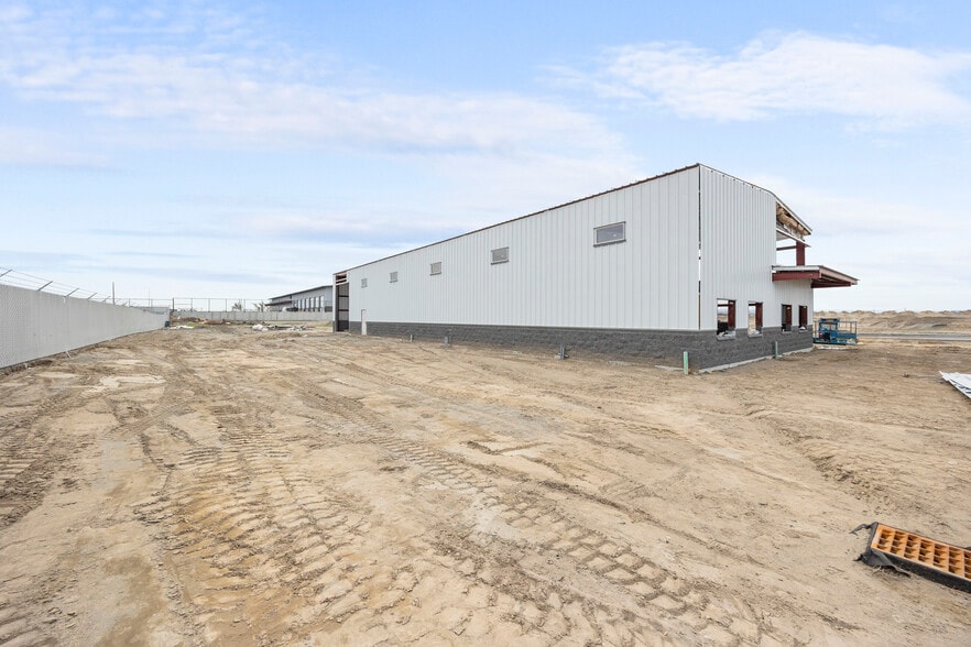 More Photos Of 1342 E Saint Helens St, Pasco Light Distribution For Lease