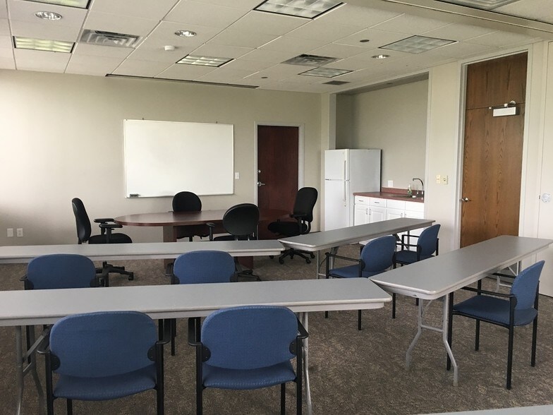 More Photos Of N28W23050 Roundy Dr, Pewaukee Office For Sale