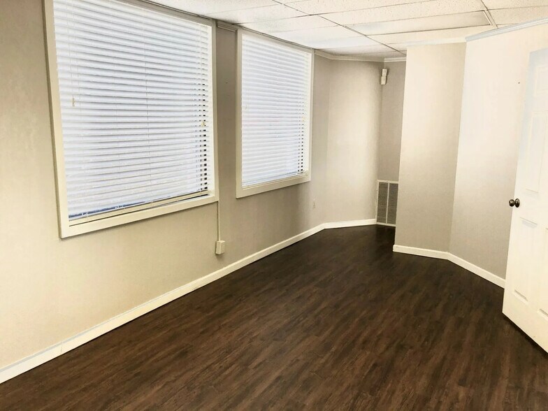 More Photos Of 5845 NW 72nd Pl, Oklahoma City Loft Creative Space For Sale