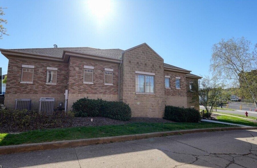 More Photos Of 941 Steubenville Ave, Cambridge Office For Lease