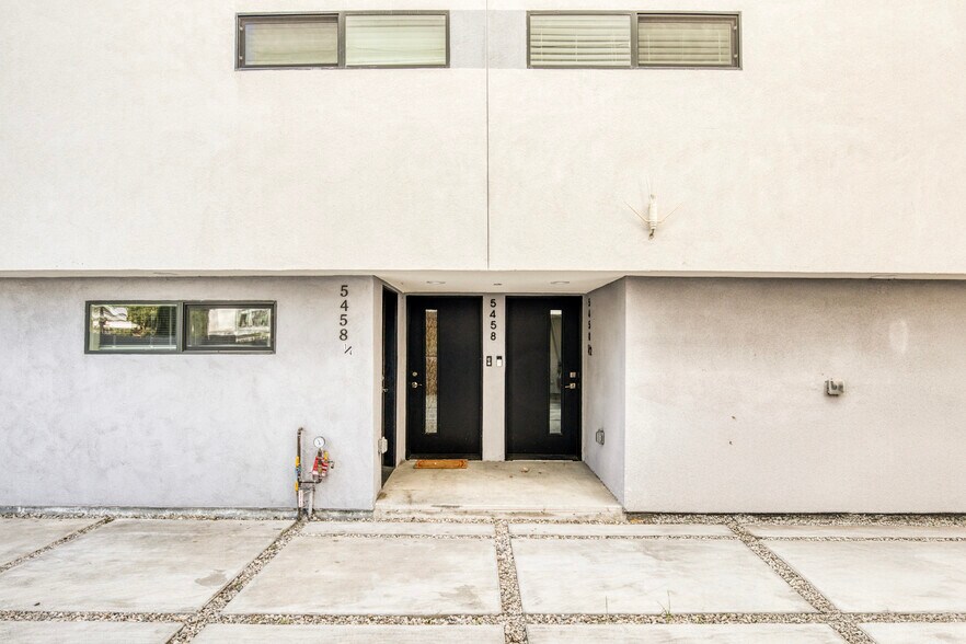 More Photos Of 5456 Barton Ave, Los Angeles Apartments For Sale