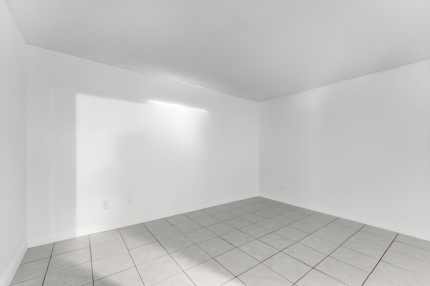 More Photos Of 1481 NW 22nd St, Fort Lauderdale Apartments For Sale