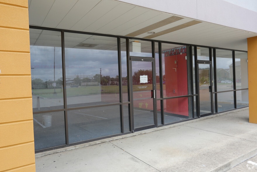 More Photos Of 3005-3007 S Carrier Pky, Grand Prairie Unknown For Lease