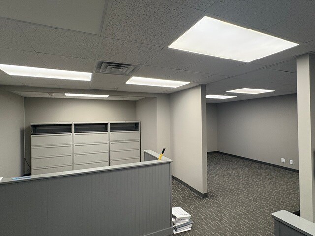 More Photos Of 311 N Kinzie Ave, Bradley Office For Lease