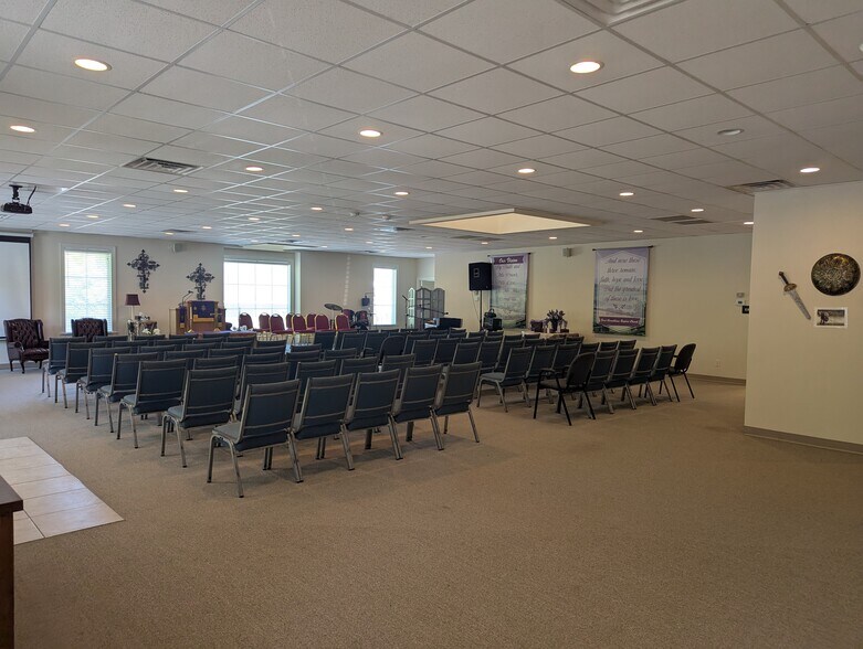 More Photos Of 3705 Strawberry Plains Rd, Williamsburg Office For Lease